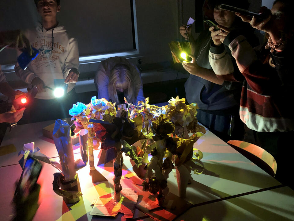 Experimente zu Licht & Farbe, aus dem Unterricht © Sara Gysin 2026